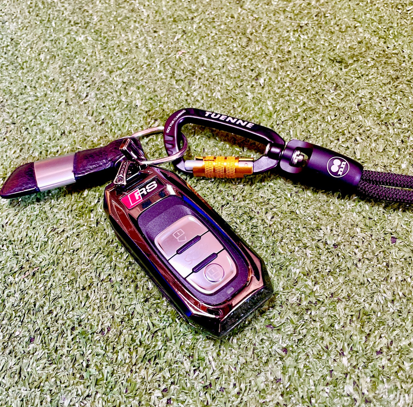 ■The World's Most Interesting Lanyard(ネックストラップ)